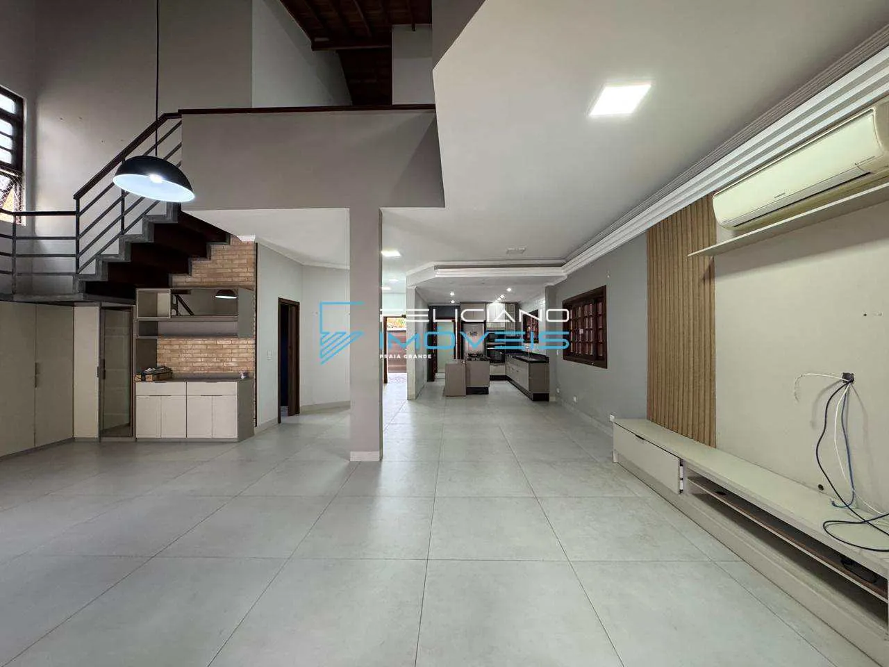 Imagem Sobrado com 4 quartos, Canto do Forte, Praia Grande - R$ 2.85 mi, Cod: 7237
