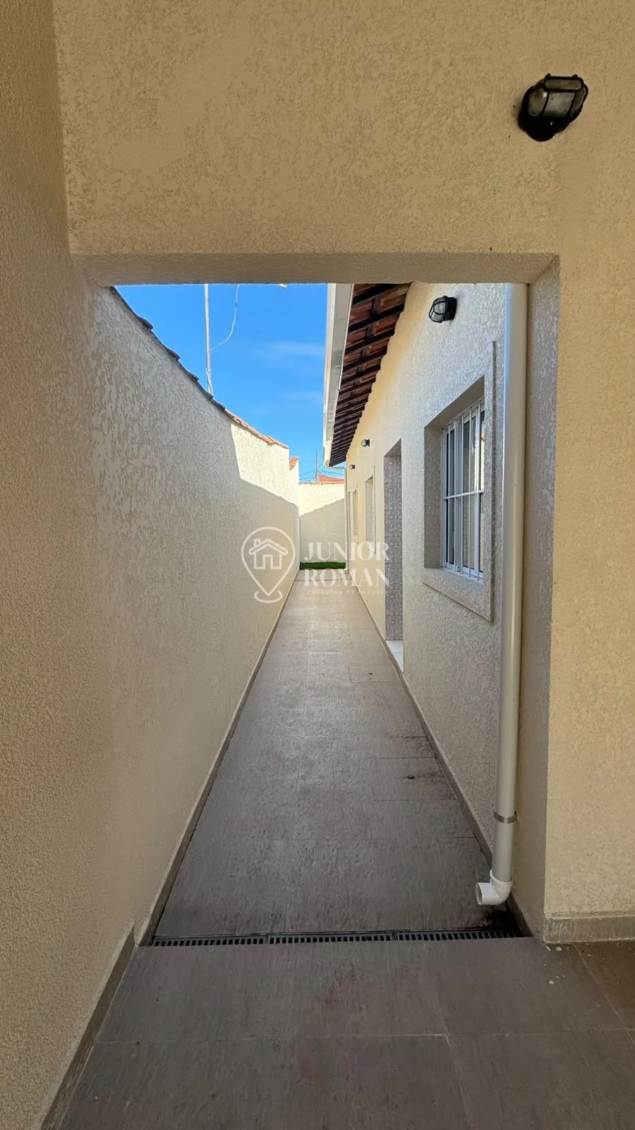 Imagem CASA NOVA COM PISCINA À VENDA EM ITANHAÉM - BAIRRO LARANJEIRAS
