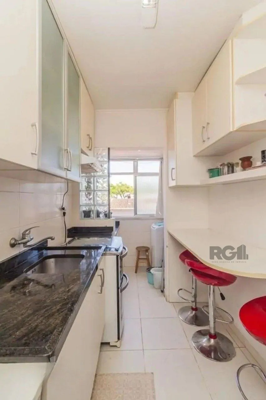 Imagem Apartamento com 02 quartos com 01 vaga de garagem coberta e escriturada.