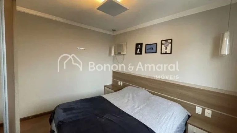 Imagem Este amplo apartamento em andar alto oferece excelente ventilação e uma vista livre para a cidade....