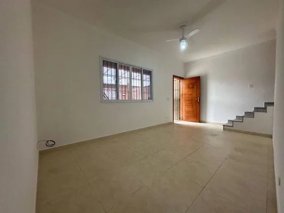 Imagem Deslumbre à Beira-Mar: Sobrado de Luxo com 3 Dormitórios e Mais, seu Refúgio Costeiro Aguarda!