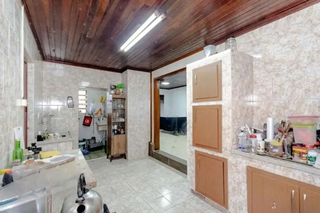 Imagem Casa à venda com 3 dormitórios, 1 suíte e espaço gourmet em terreno alto