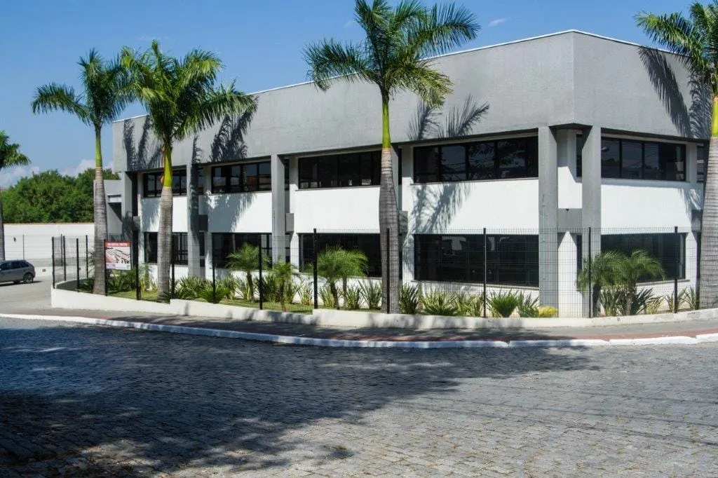 Imagem Excelente Imóvel Comercial em Cruzeiro com Galpões a Partir de 600m², Escritórios e Estacionamento para 270 Vagas, Ideal para Indústria, Comércio ou E