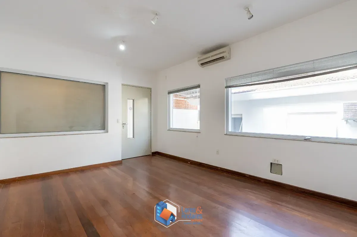 Imagem Casa para venda em Perdizes com 4 quartos, sendo 1 suíte, 171m²