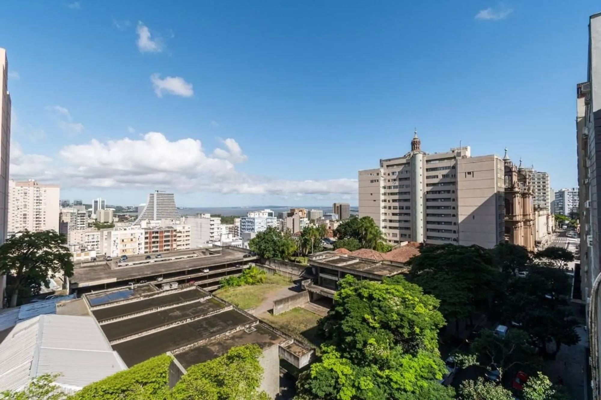 Imagem Cobertura com 2 quartos e 84m² à venda em Centro Histórico, Porto Alegre.
