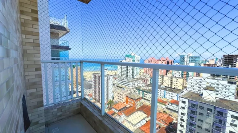 Imagem Conheça este apartamento de luxo com sacada envolvente e área de lazer completa, incluindo piscina, academia e espaço gourmet. O lar dos seus sonhos espera por você. Á venda na Imobiliaria Consulte Imoveis.