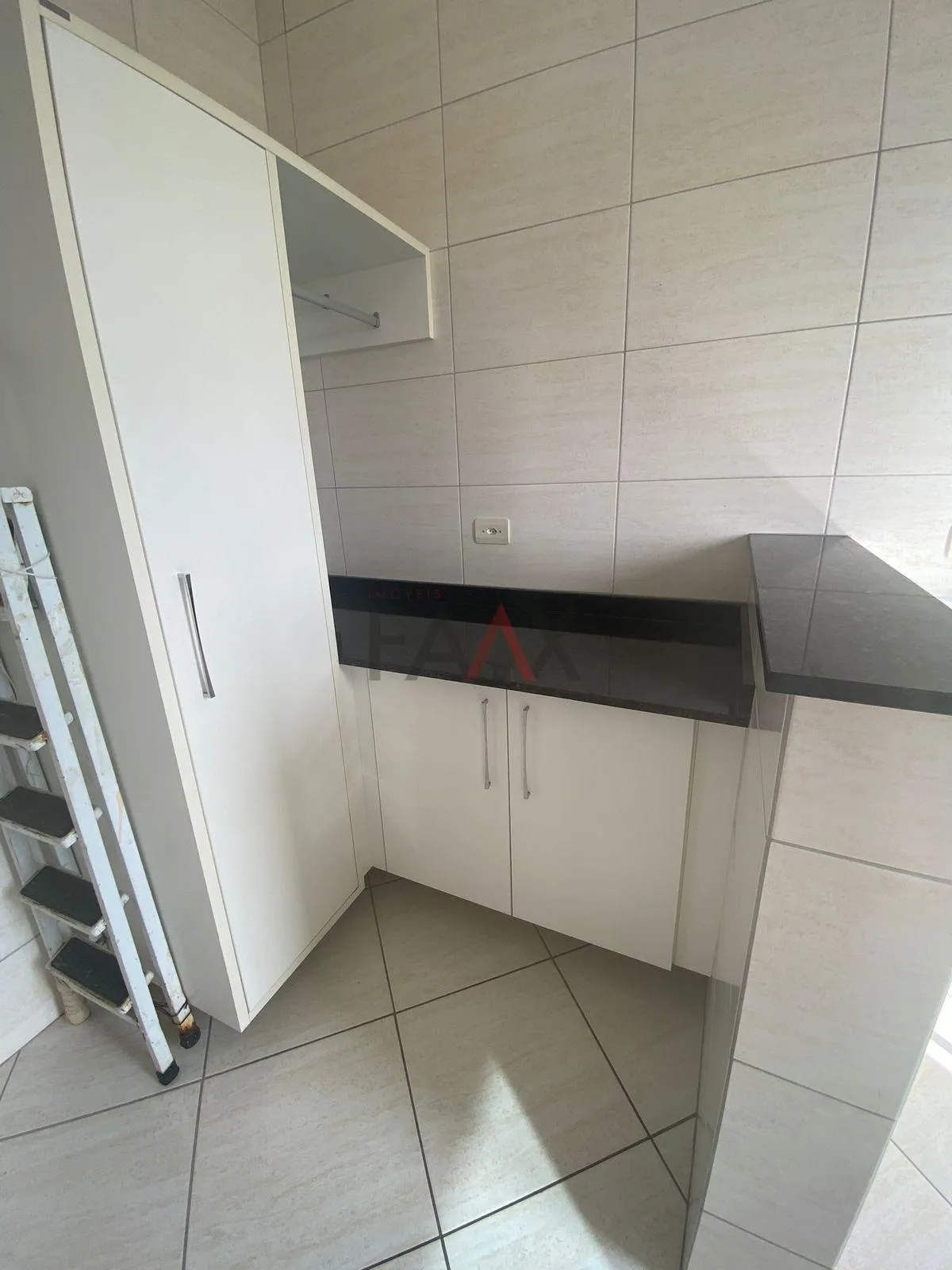 Imagem Excelente apartamento semi-mobiliado à venda, no TRIANON, GUARAPUAVA -PR