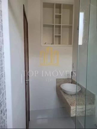 Imagem Seu refúgio perfeito em um charmoso condomínio! Encante-se com esta bela casa de 3 dormitórios, sendo 1 suíte.