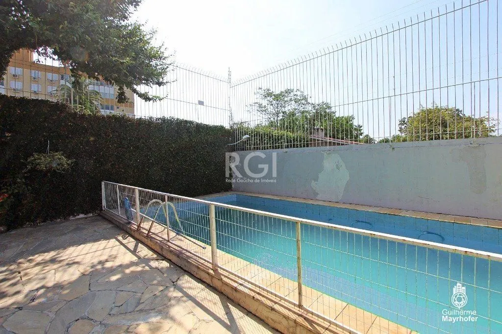 Imagem Casa para Venda - 326m², 3 dormitórios, sendo 3 suites, 4 vagas - Glória