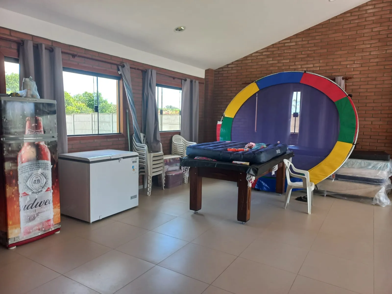 Imagem Chácara à venda em Araçoiaba da Serra-SP, bairro Cercado: 1 sala, 2 banheiros, 12 vagas de garagem, 100,00 m² de área.