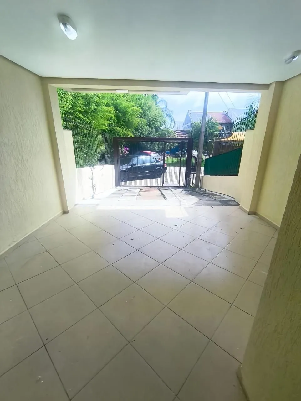 Imagem Casa de 3 dormitórios á venda no Bairro Guarujá - Porto Alegre