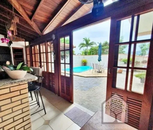 Imagem Excelente Casa com 370 m² no Carianos