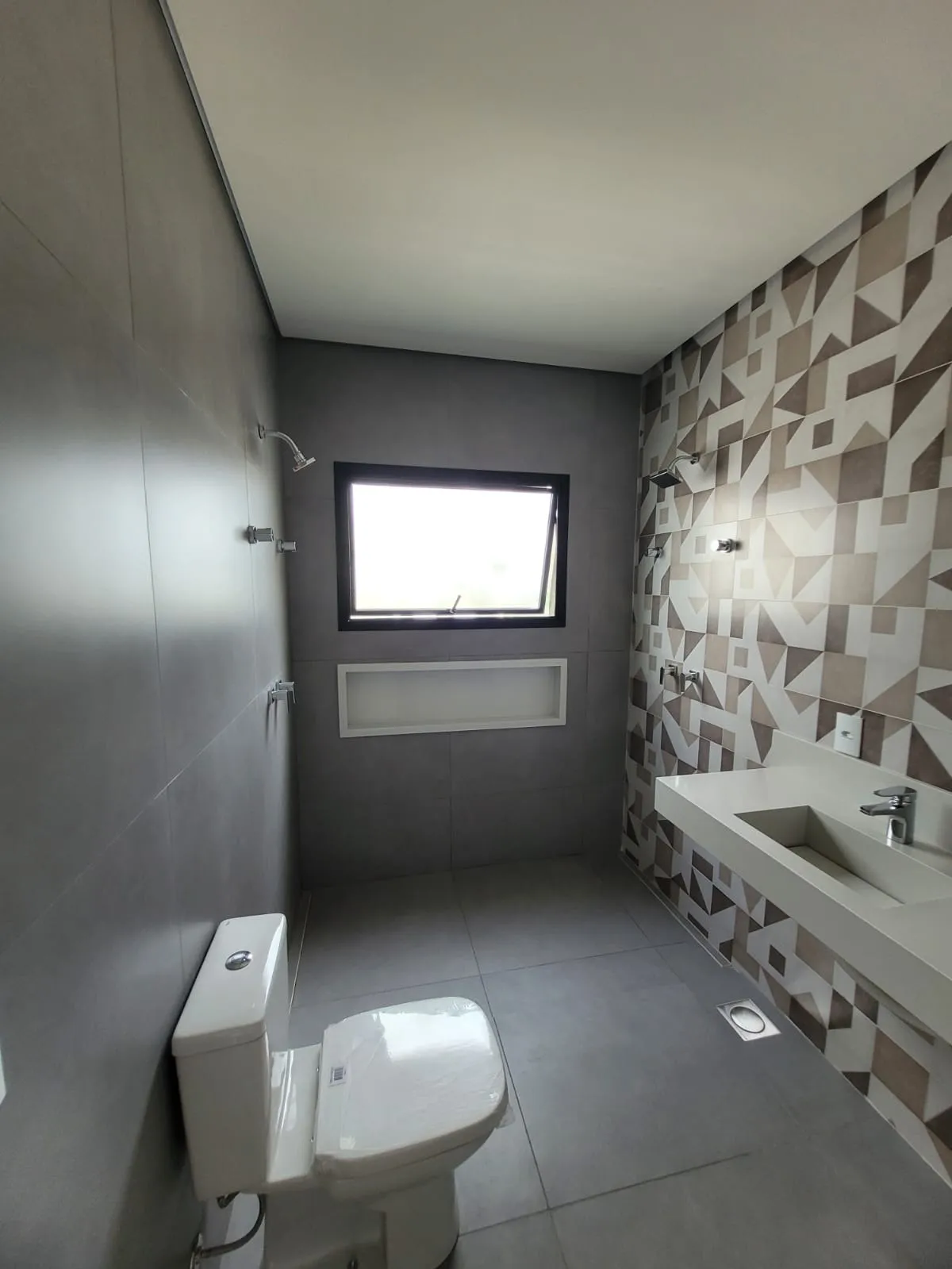 Imagem Condomínio Residencial Sunlake SPA - Casa Assobradada com 3 Suítes e Escritório