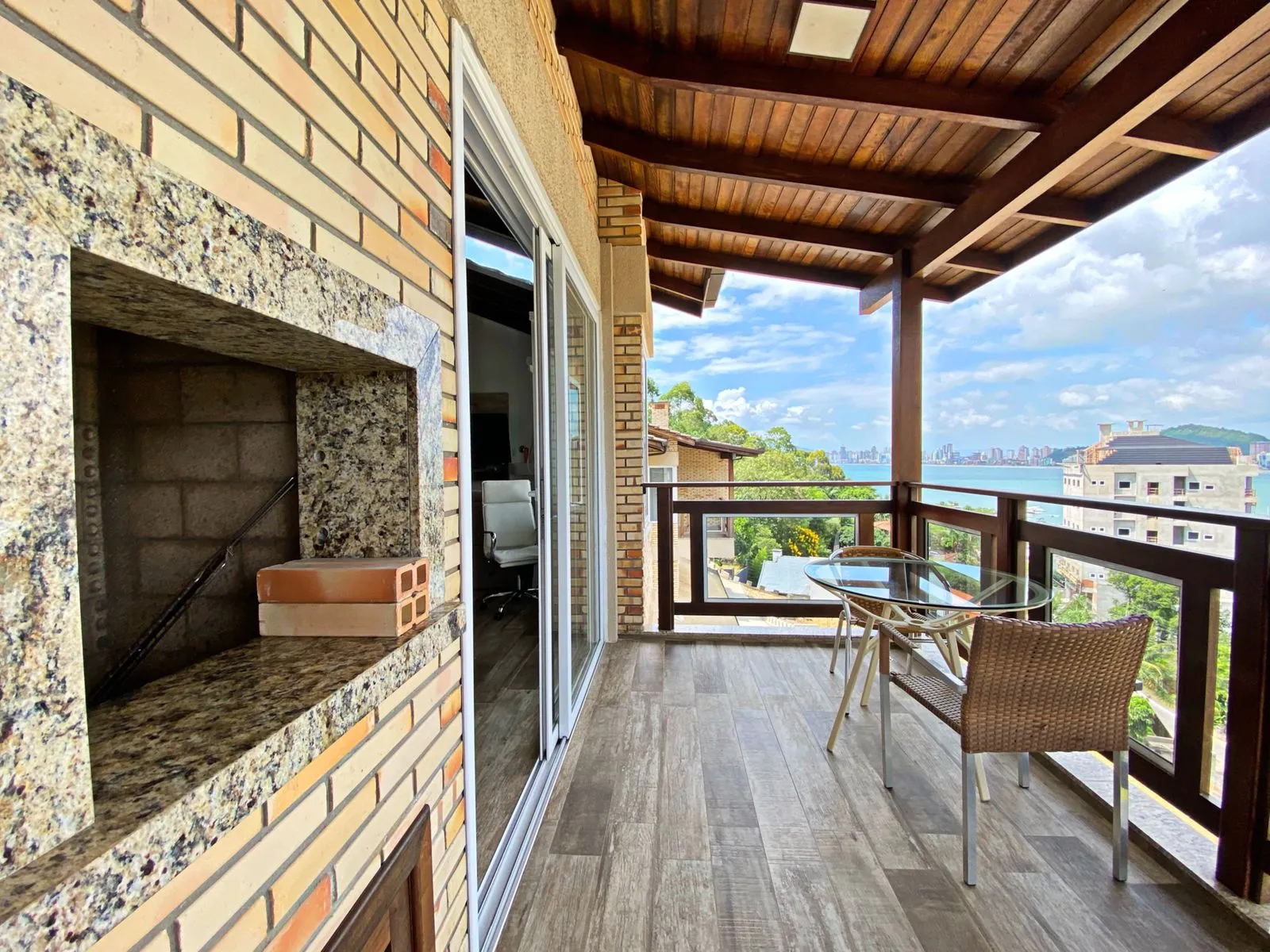 Imagem Casa com vista para o mar à venda com 200m2 por R$ 3.250.000,00