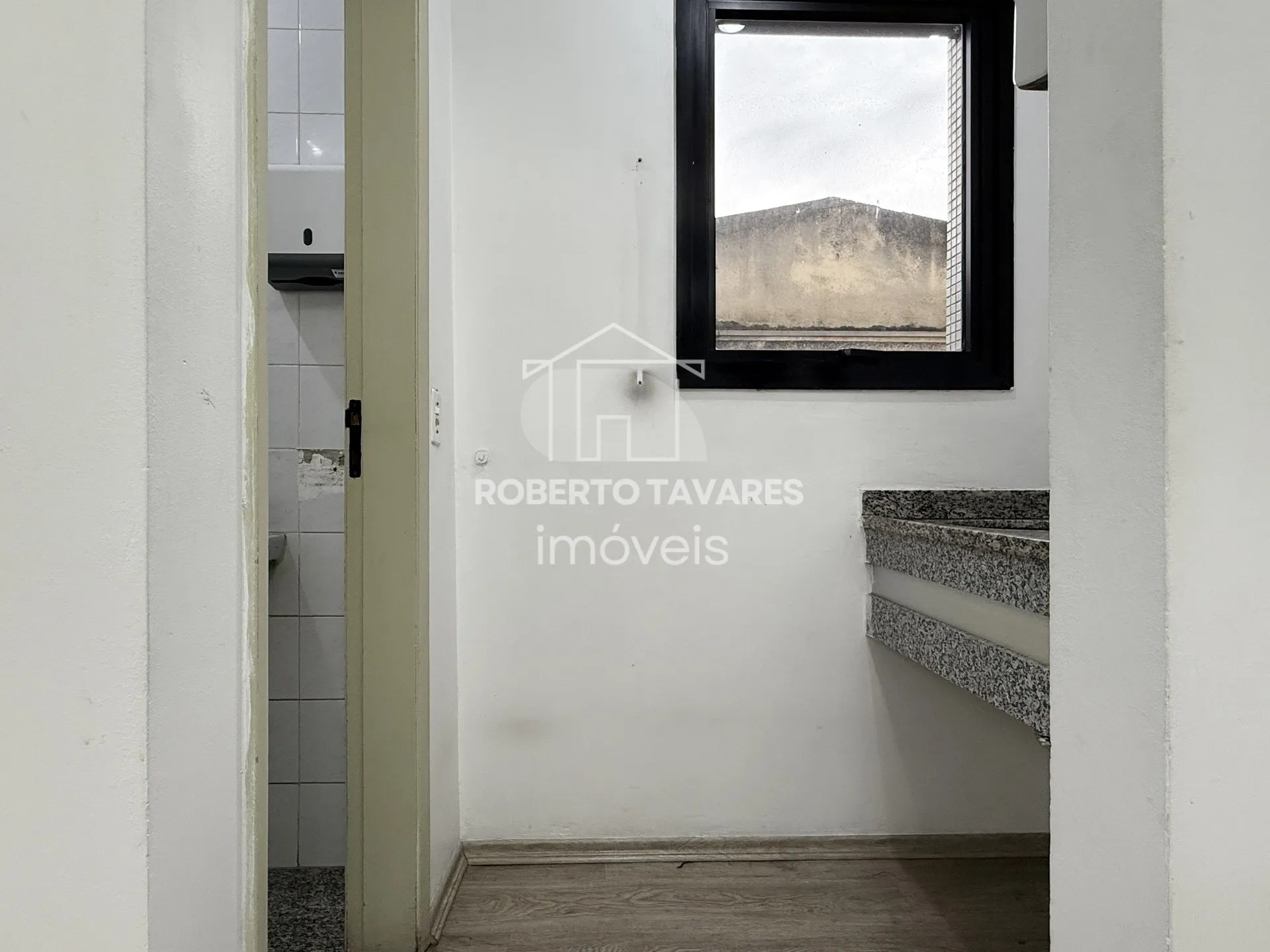Imagem Prédio monousuário, com 11 andares, 1723m² de área útil, 4032m² de área total, 33 vagas de garagem.