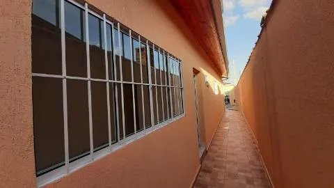 Imagem VENDA DE CASA TÉRREA NO BAIRRO MARROCOS, EM ITANHAÉM/SP DIVISA COM MONGAGUÁ, OPORTUNIDADE, 170m², 2 quartos, cozinha americana. CONSULTE-NOS.