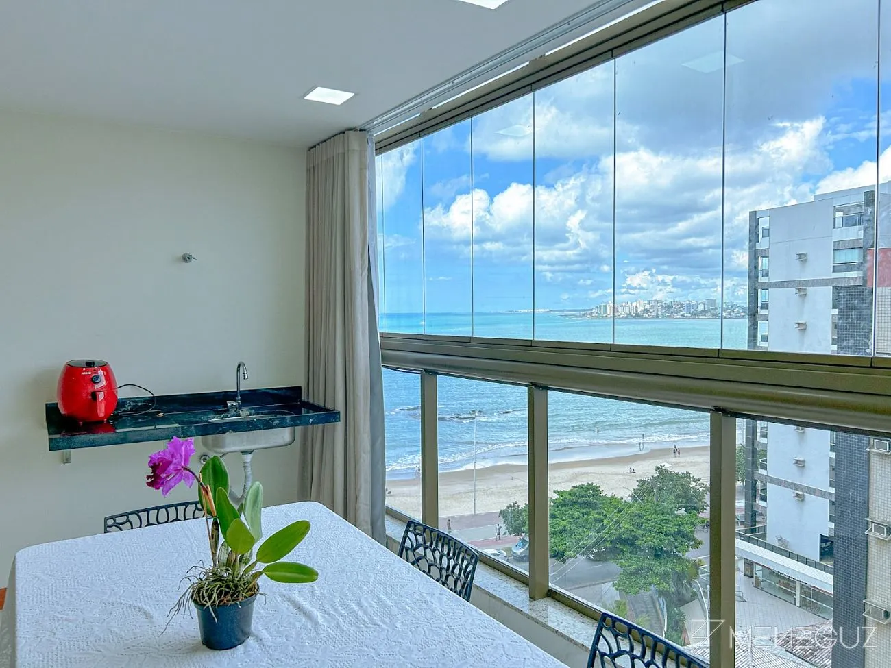 Imagem Apartamento premium de 70m² em prédio novo com lazer na cobertura. Localização privilegiada na Avenida Paris, Praia do Morro. Finamente mobiliado!!