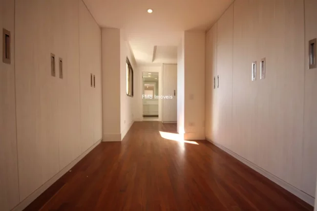 Imagem Cobertura À Venda no bairro Santa Cecília com 4 suítes, 2 salas, 3 banheiros, 4 vagas, 450m².