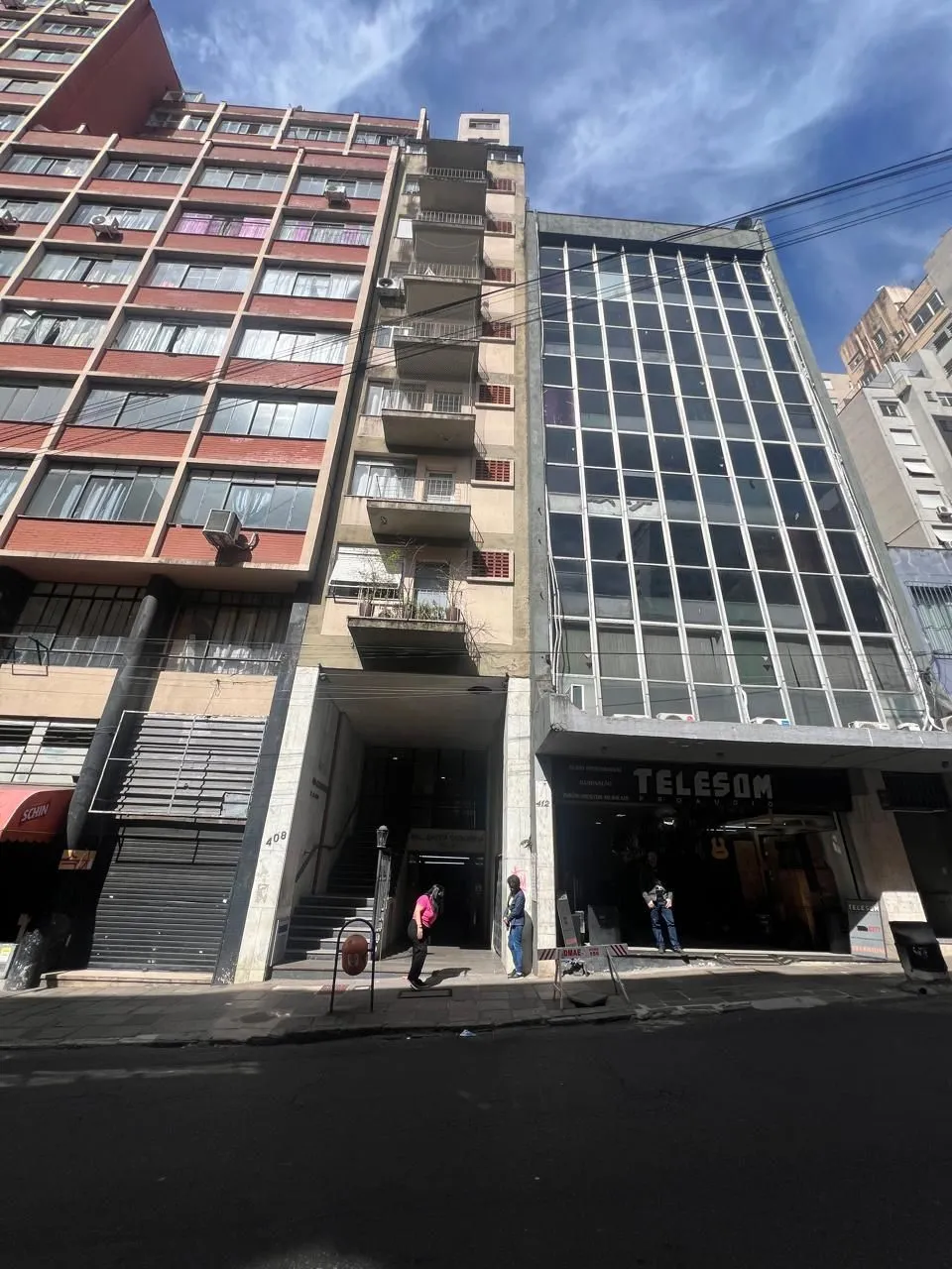 Imagem EXCELENTE E AMPLO APARTAMENTO 3 DORMITÓRIOS NO CENTRO - MUITA LUZ E O MELHOR DA VIDA URBANA!