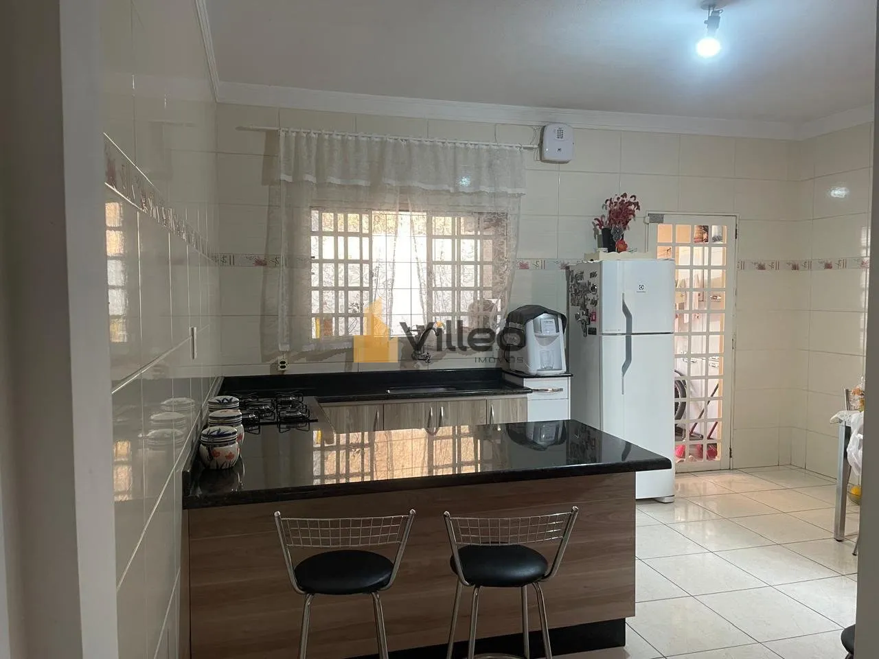 Imagem Descubra uma rara oportunidade de viver com elegância e praticidade em um sobrado moderno e bem dis...