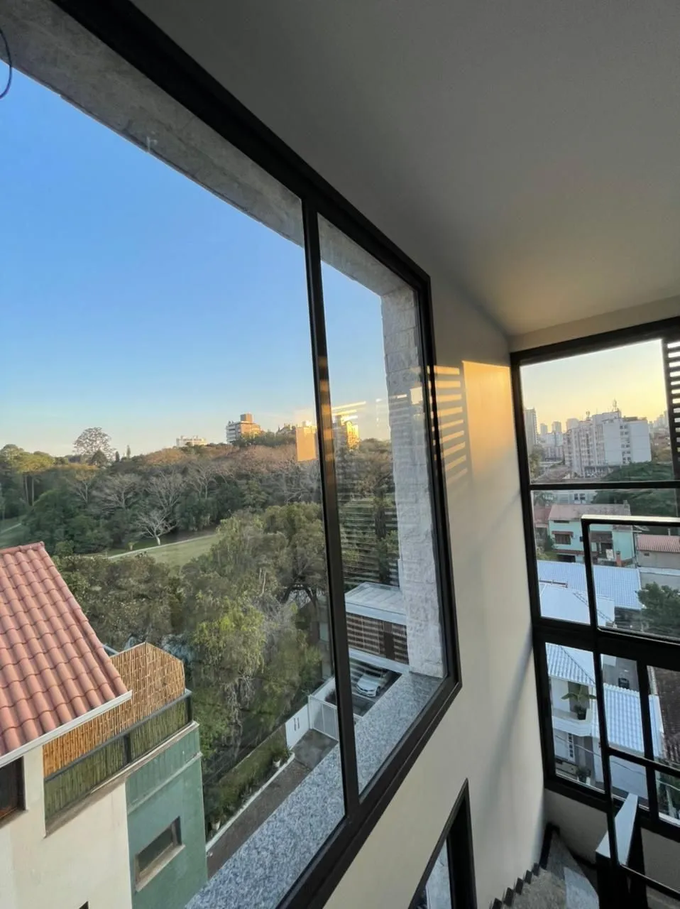 Imagem Apartamento com 109m², localizado no bairro Passo da Areia em Porto ALegre/RS.