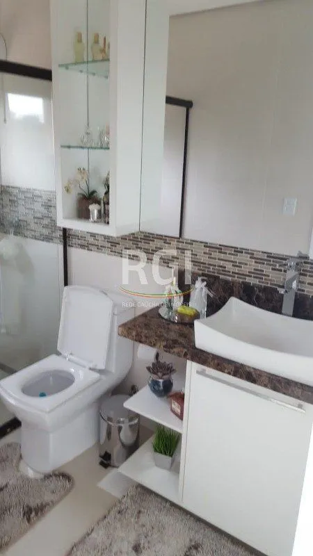 Imagem Casa para Venda - 350m², 3 dormitórios, sendo 1 suites, 2 vagas - Alto Teresópolis