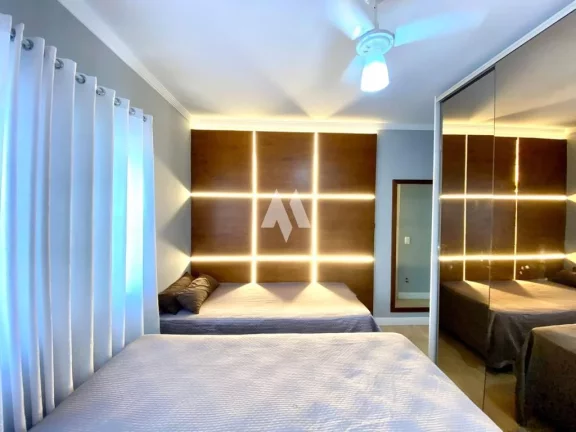 Imagem Casa sobreposta baixa vendida com porteira fechada, com piscina e churrasqueira