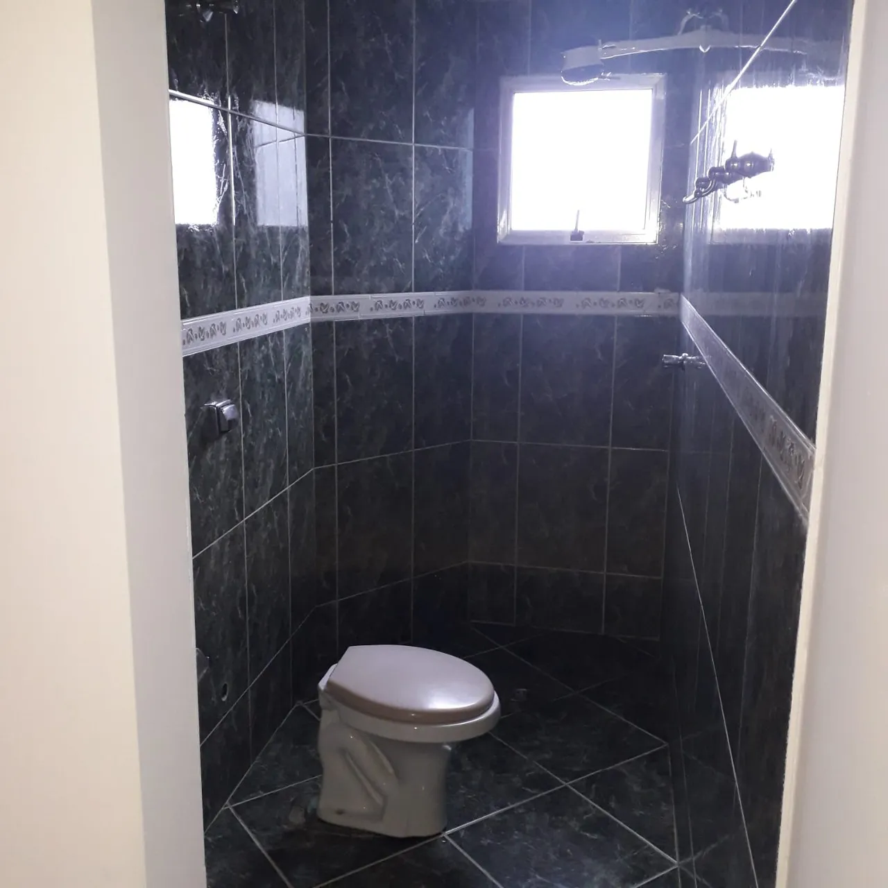 Imagem Casa à venda em Sorocaba-SP, Jardim Nilton Torres: 3 quartos, 1 suíte, 2 salas, 2 banheiros, 2 vagas de garagem, 125m².