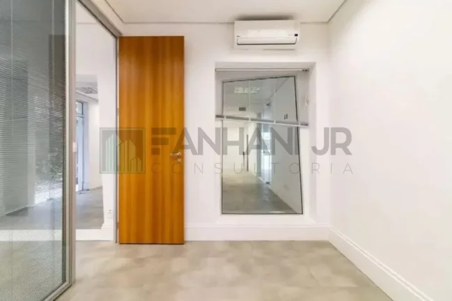 Imagem Excelente oportunidade de locação de casa comercial no Jardim América, São Paulo-SP: 5 salas, 8 banheiros, 1000m² de área!