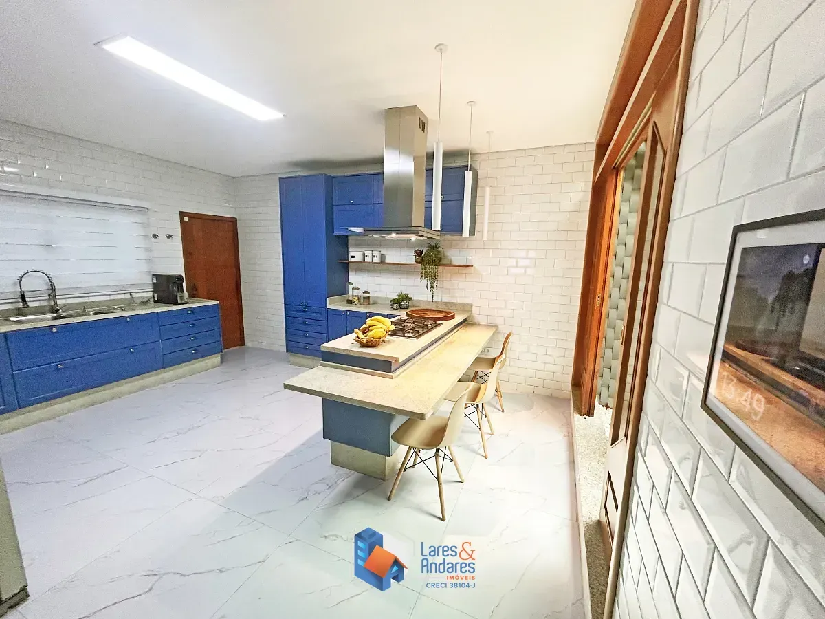 Imagem Sobrado para venda em Jardim Nossa Senhora do Carmo com 4 quartos, sendo 2 suítes, 328m²