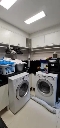 Imagem Casa em condomínio no Morumbi, São Paulo-SP: 4 quartos, 3 salas, 6 banheiros, 4 vagas e 340m² de área. Agende sua visita agora!
