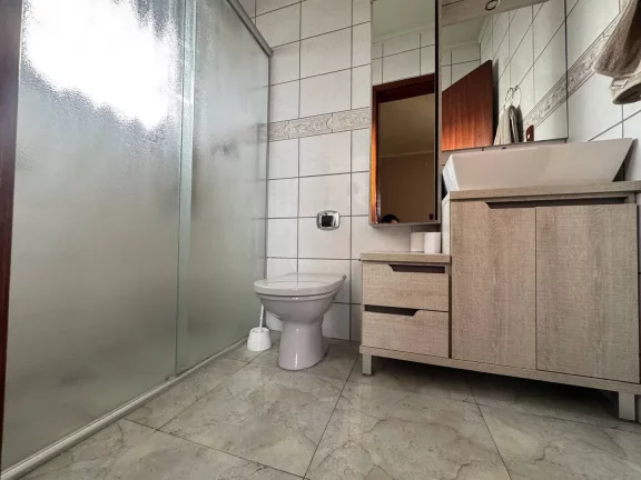 Imagem Casa 252m2, 3 quartos, mais peça comercial de 80 m2, AV. João P. De Vargas