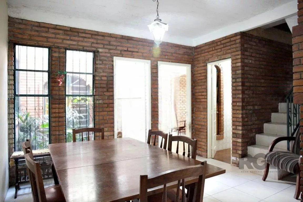 Imagem Casa 04 dormitórios, 01suíte, locação,234m² privativos, Petrópolis/Porto Alegre
