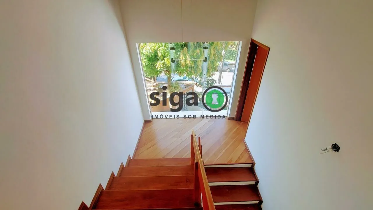 Imagem Casa Reformada à Venda ? 300m², Terreno Amplo, Acabamento de Alto Padrão e Localização Privilegiada