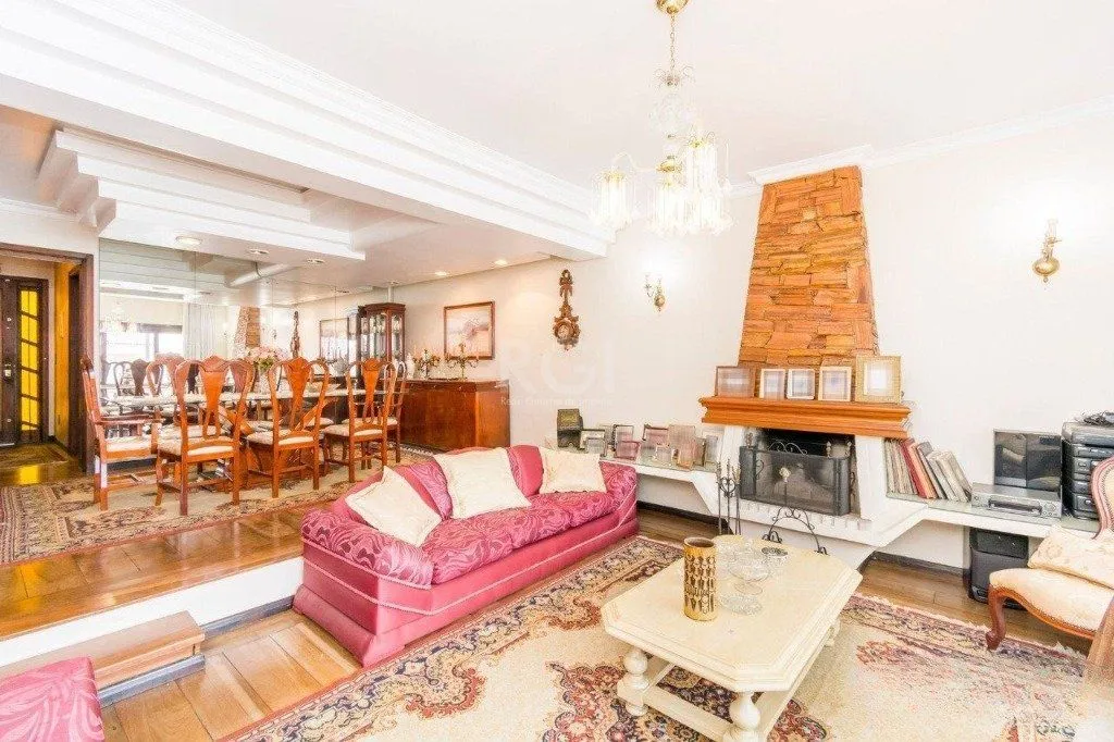 Imagem Casa de 333m² com 4 dormitórios, pátio com piscina, espaço gourmet com churrasqueira e 4 vaga de garagem no bairro Passo da Areia