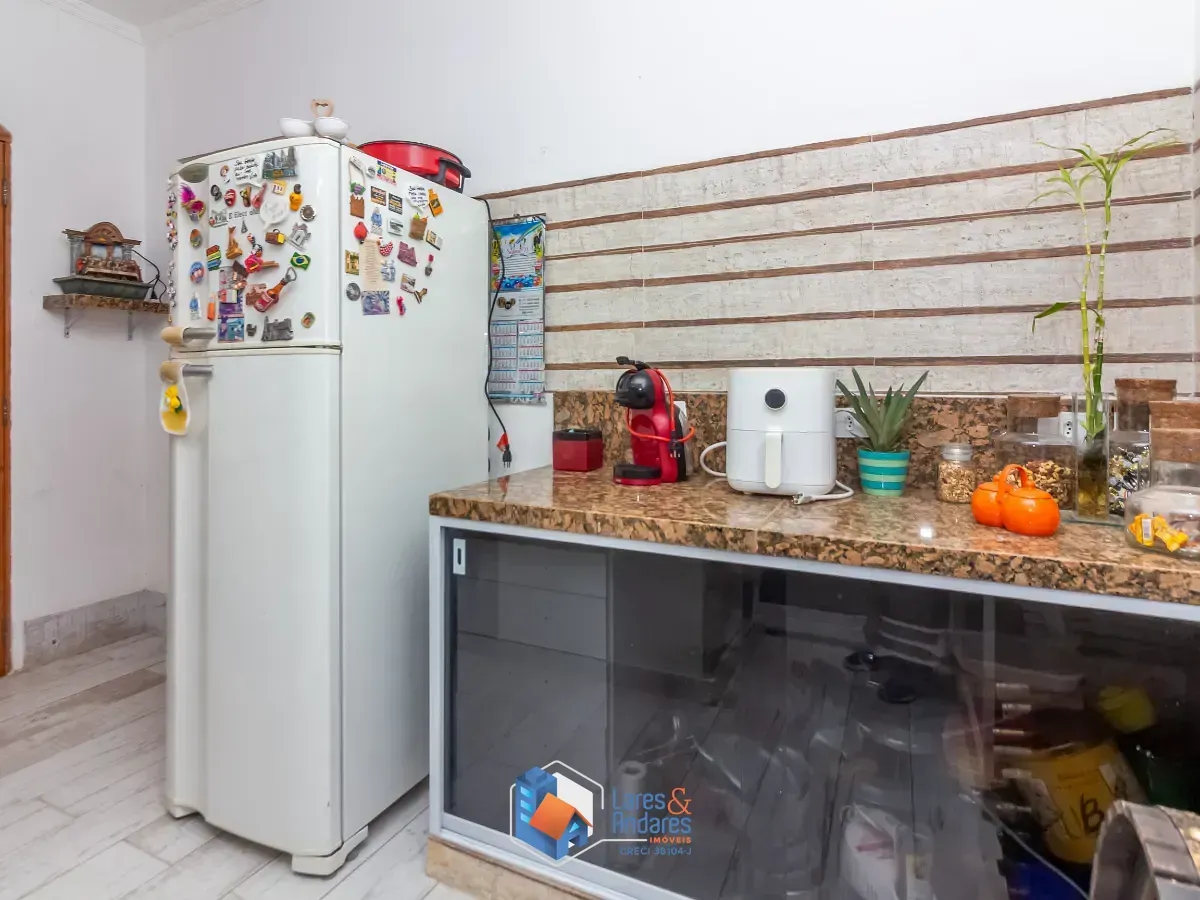 Imagem Sobrado para venda em Vila Zat com 5 quartos, sendo 2 suítes, 200m²