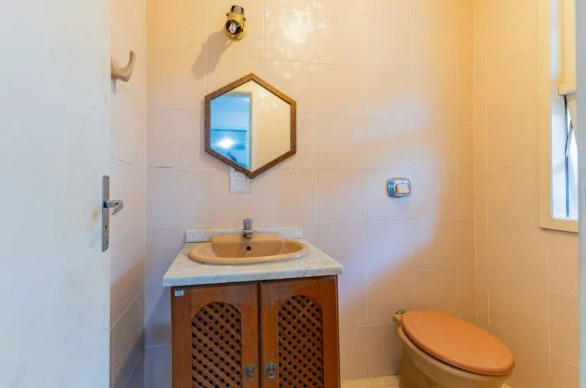 Imagem Casa com pátio e churrasqueira em frente à praça - Jardim Sabará