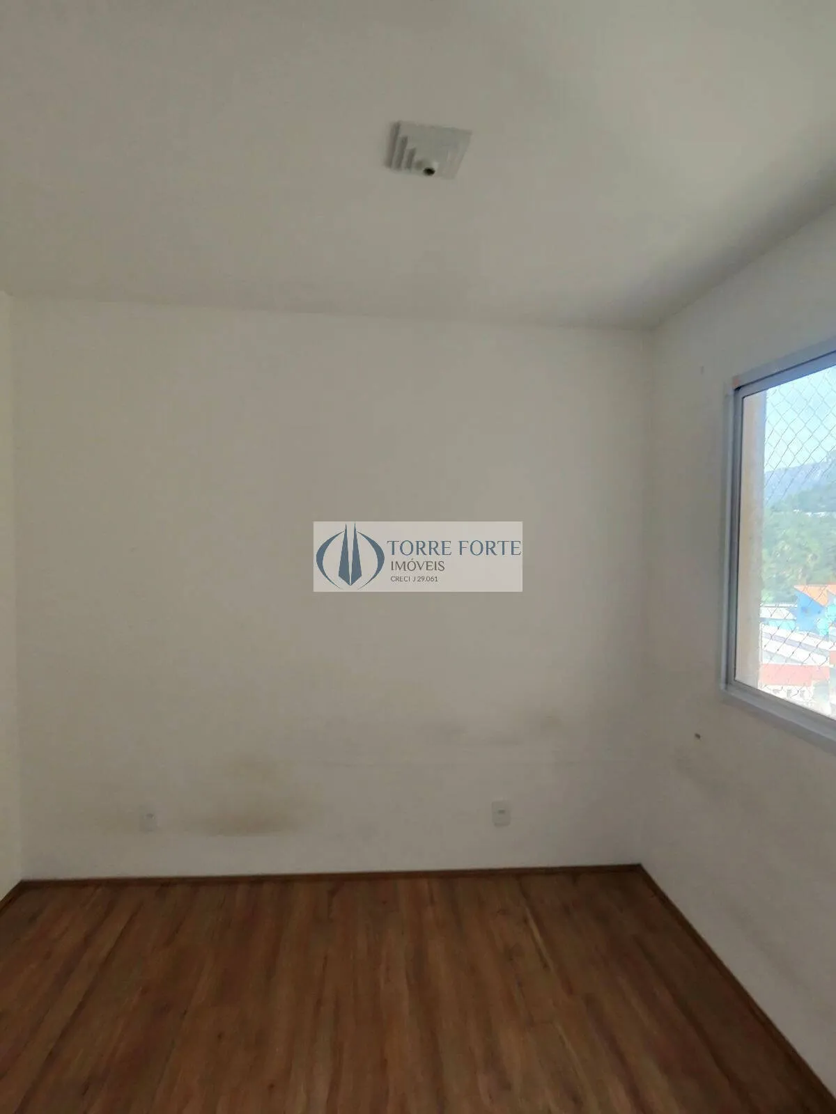 Imagem Ótimo apartamento com 45 m² reformado e semi-mobiliado próximo estação trem