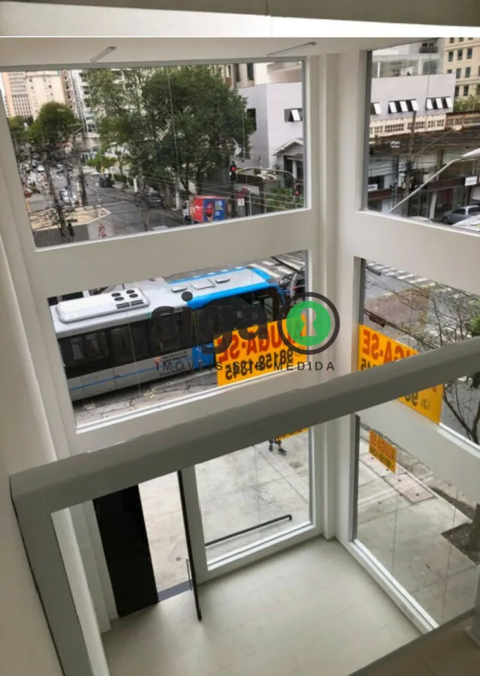 Imagem Prédio Comercial/Residencial com 328 m², 3 Andares + Rooftop, 2 Vagas