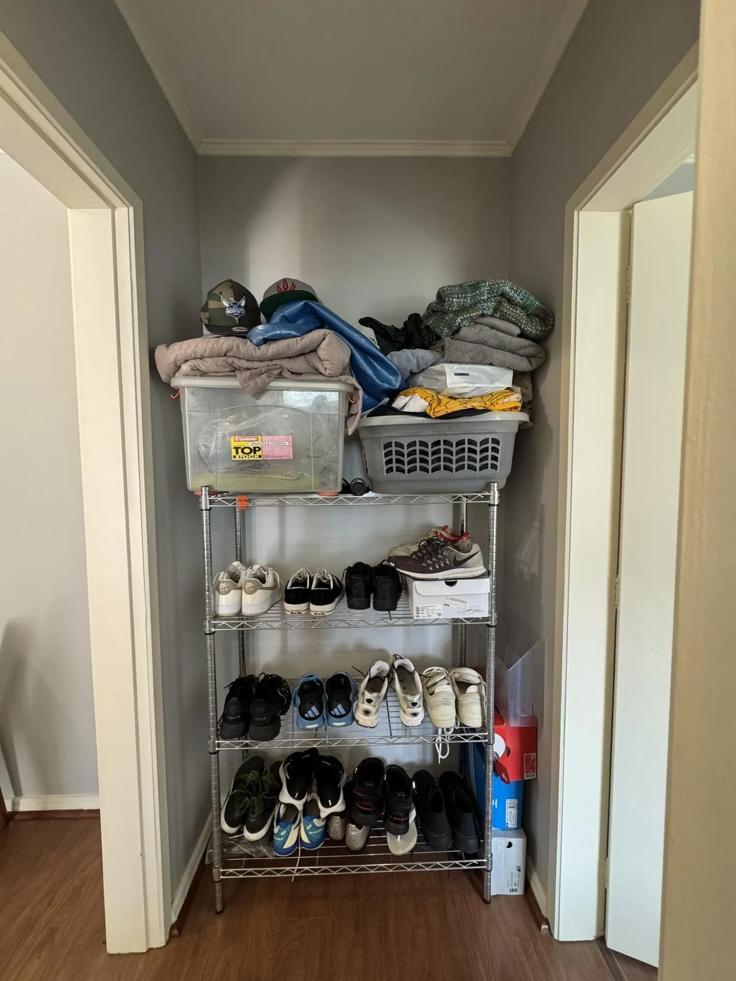Imagem Apartamento 1 Dormitório Reformado com Sacada e Churrasqueira no Jardim Botânico