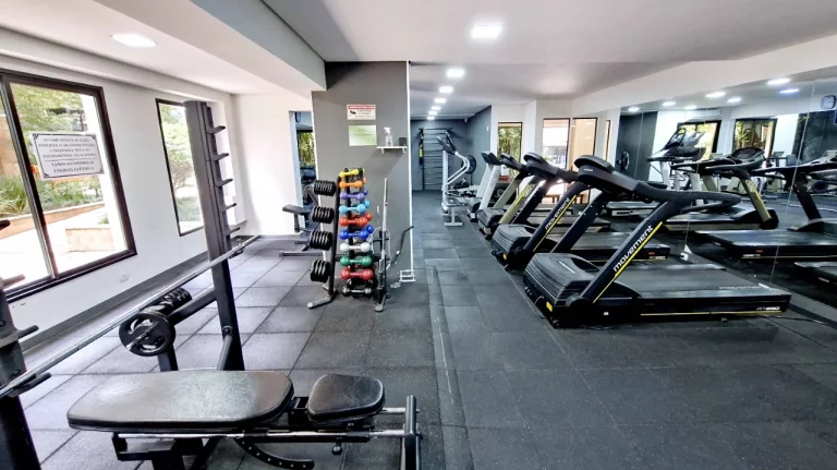 Imagem Apartamento lindo e reformado à venda, 4 quartos, condomínio completo, torre única, 3 vagas!!