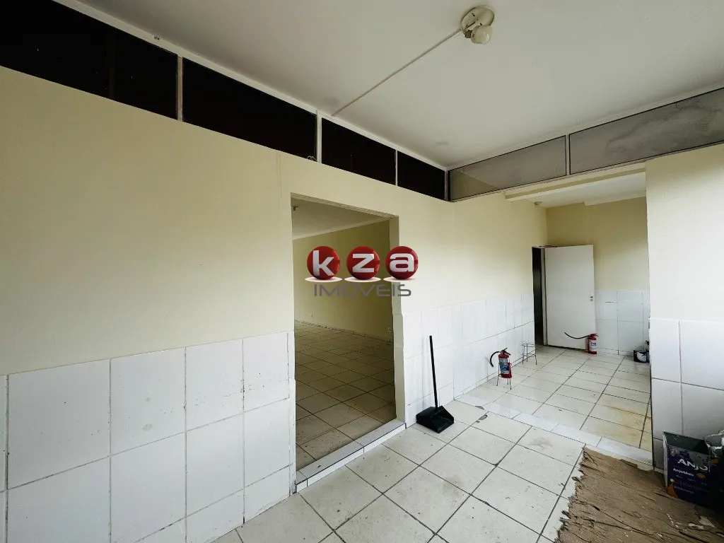 Imagem Salão Comercial à Venda em Valinhos-SP, na Vila Faustina II: 3 Salas, 6 Banheiros, 6 Vagas e 511m² de Área