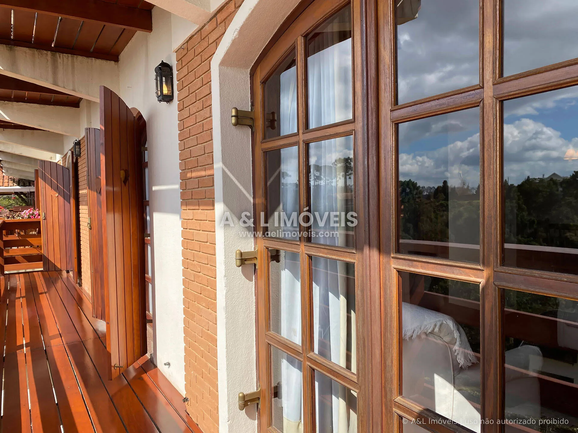 Imagem Duplex à venda em Campos do Jordão com 4 suítes e 232 m²