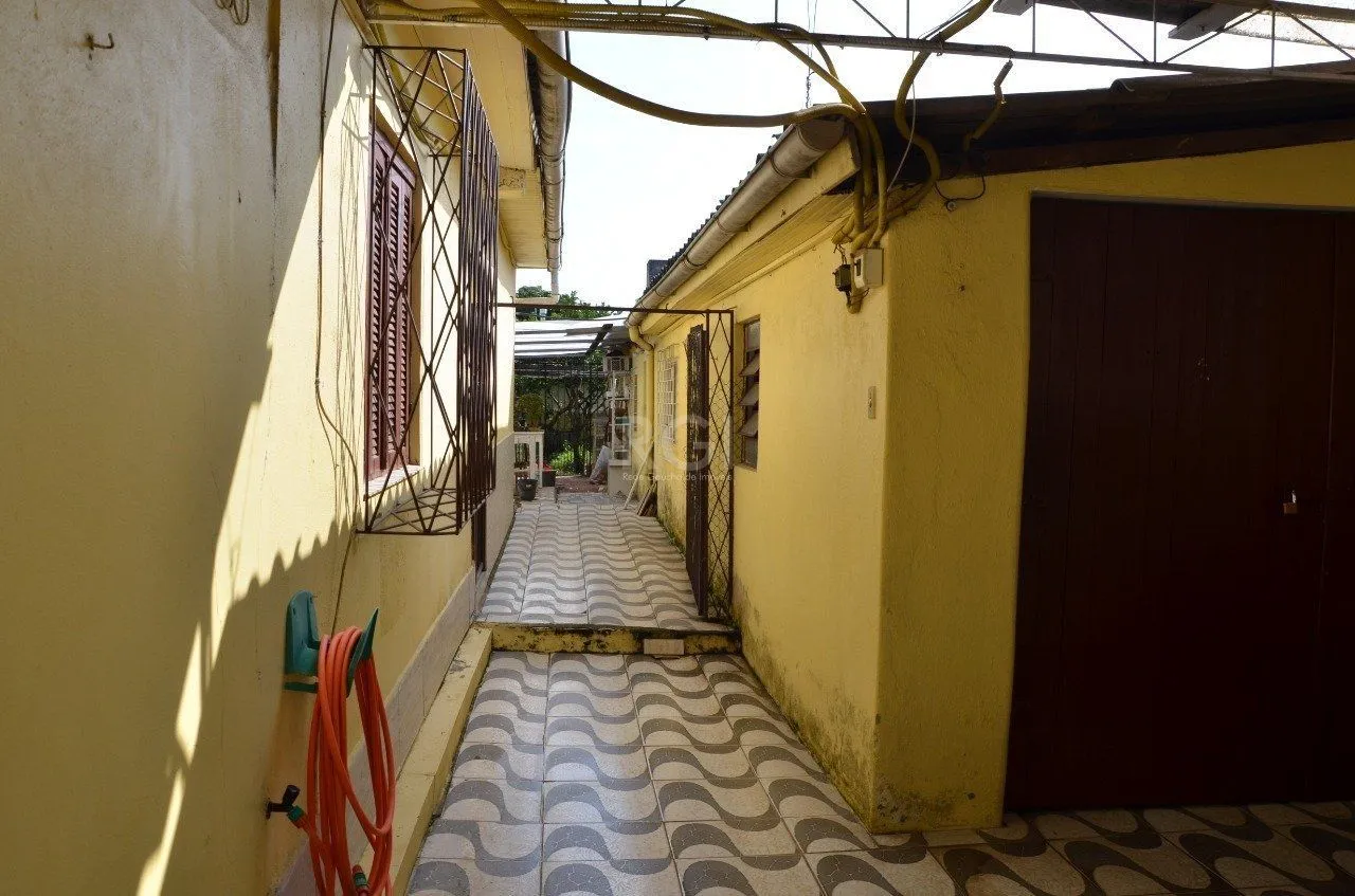 Imagem Casa Com 5 dormitórios no Bairro Partenon