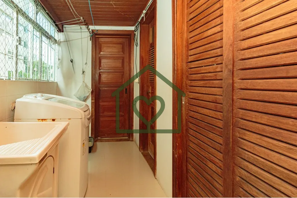 Imagem Apartamento na Rua Miguel Tostes em Porto Alegre localizado no 2º andar com 200m2 totais sendo 138m...