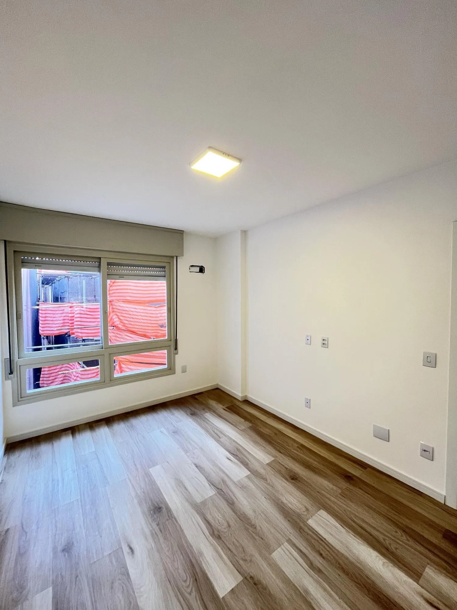 Imagem Apartamento de 2 quartos, suíte e 1 vaga de garagem no bairro Bom Fim em POA