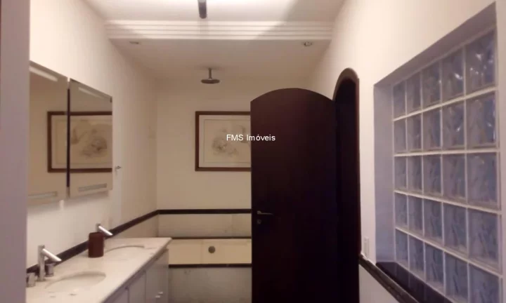 Imagem Apartamento em Moema, São Paulo-SP: 3 quartos, 3 suítes, 5 banheiros, 4 vagas, 238m². Venha conferir!