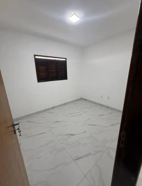 Imagem Casa com 270m² nos Bancários, 3 quartos, piscina e 2 vagas. Localização estratégica no Jardim Cidade Universitária.