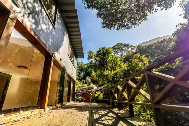 Imagem Luxo e tranquilidade: Casa em Condomínio, São Conrado.