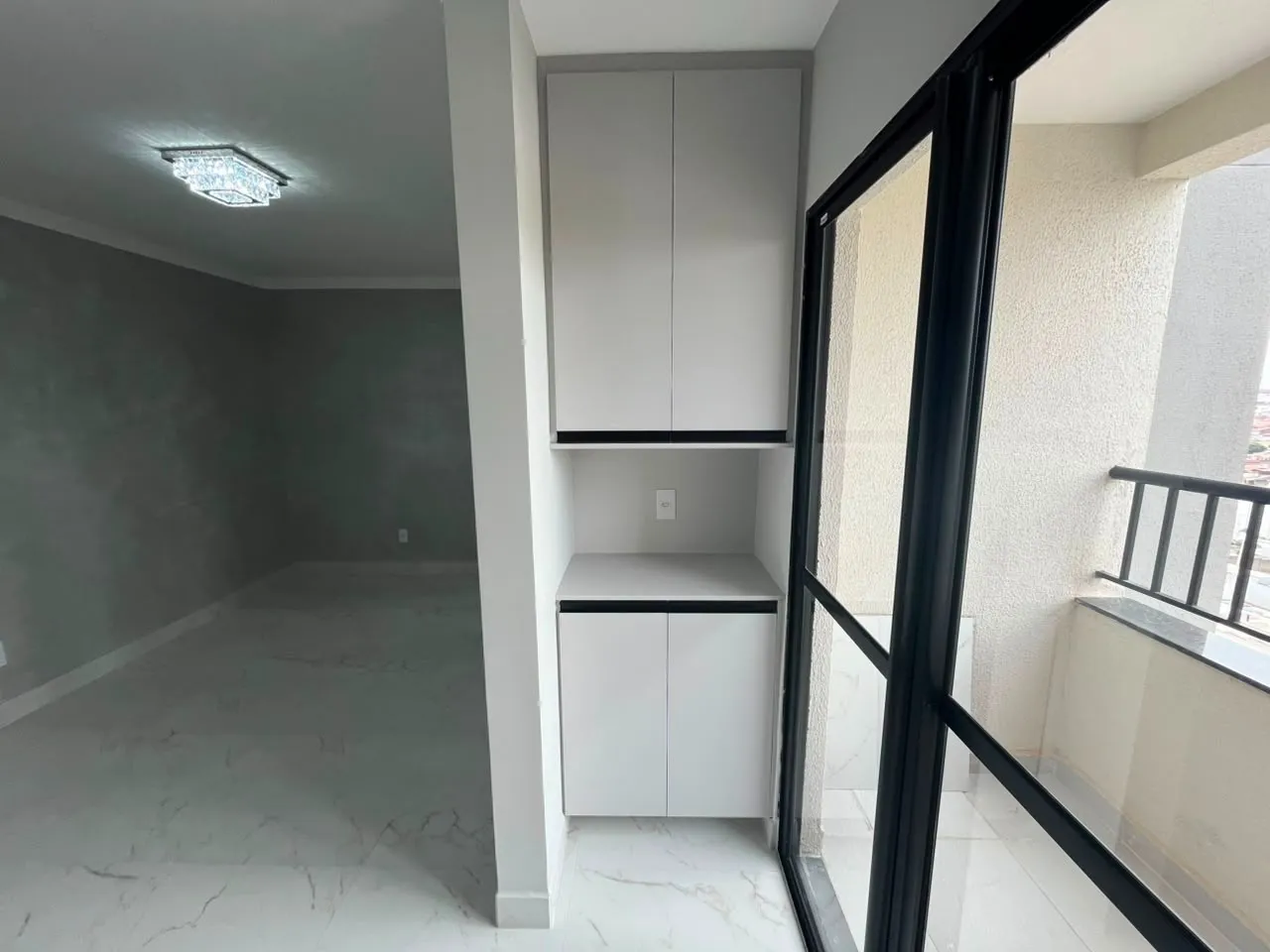 Imagem Apartamento à venda no Mirante Ipanema, Caguassu, com 46m², 2 quartos, varanda, andar alto, piscina e lazer completo. Aceita financiamento e FGTS.